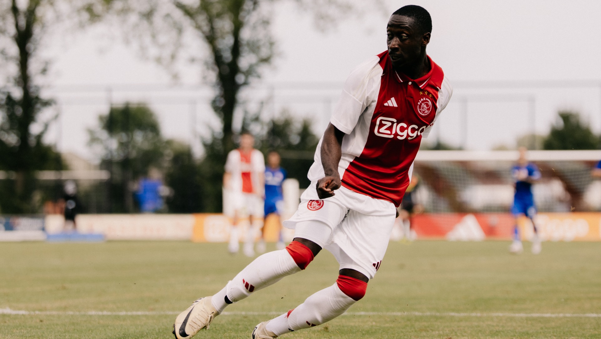 مباراة أجاكس وأولمبياكوس: حدث رياضي بارز في دوري الأبطال