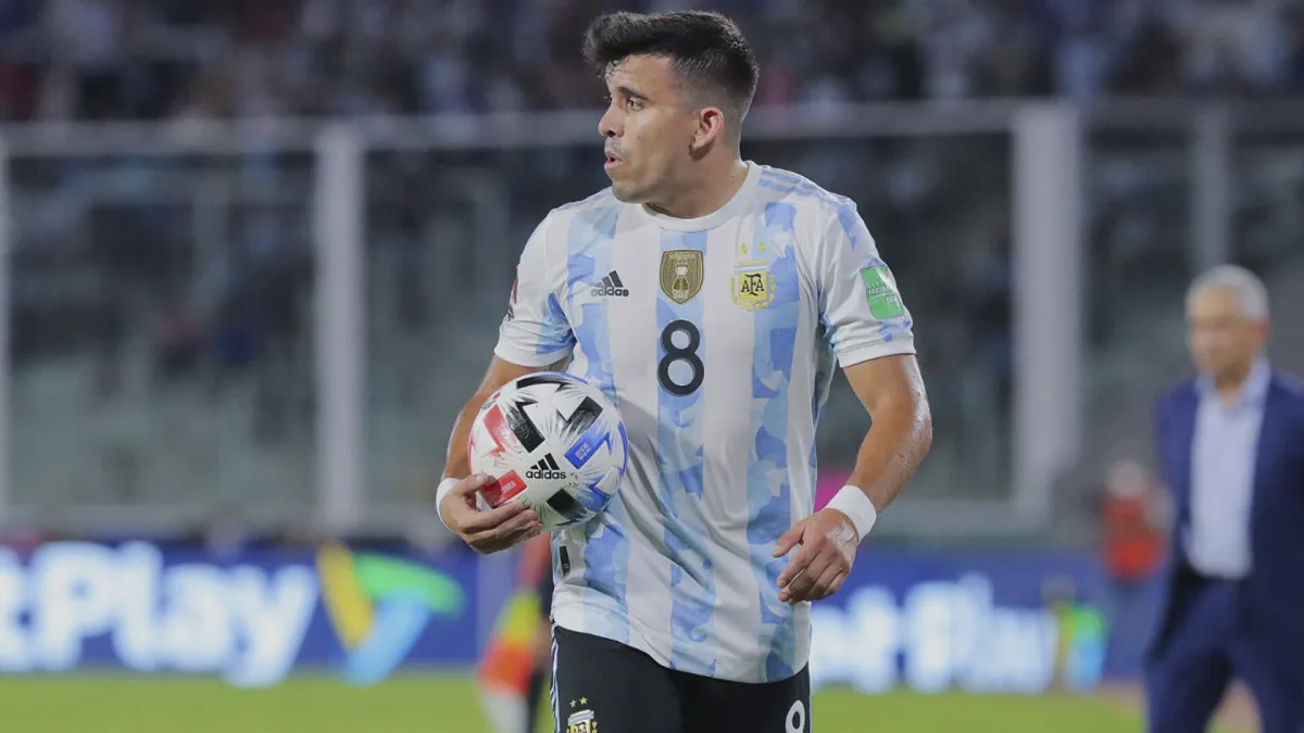 هuevo Acuña: مسيرة كروية ملهمة في عالم كرة القدم