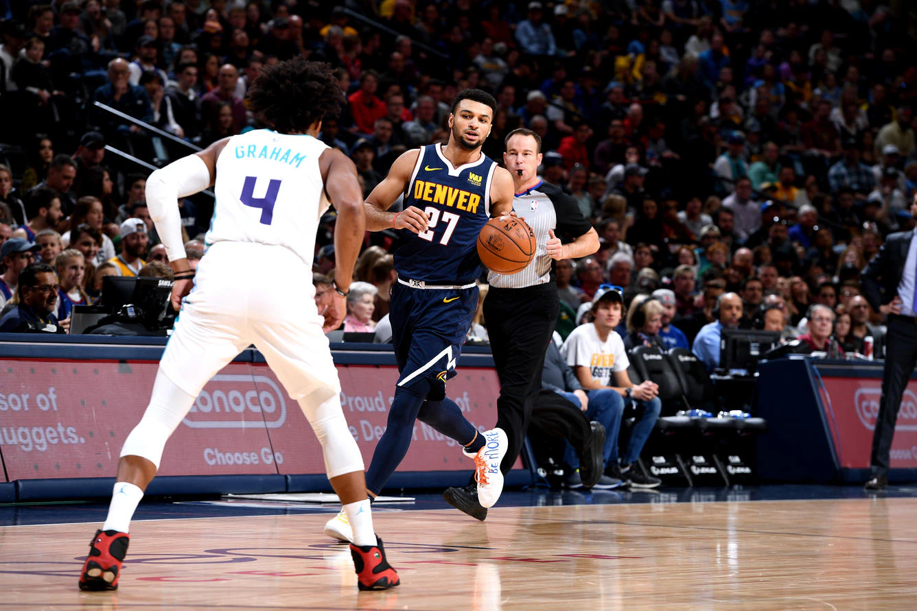 تأدية نيو أورليانز هورنتس في موسم النجوذ